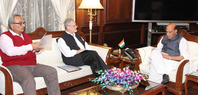 The Lt. Governor of Delhi, Shri Najeeb Jung calling on the Union Home Minister, Shri Rajnath Singh..