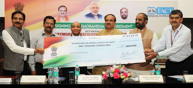 An agreement to release Rs.1000 crore to the FACT, for its revival was signed by..