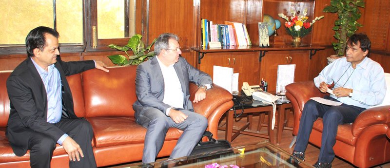 The CEO, HMS Host International, Mr. Walter Sieb and the Director, Lite Bite Foods ..