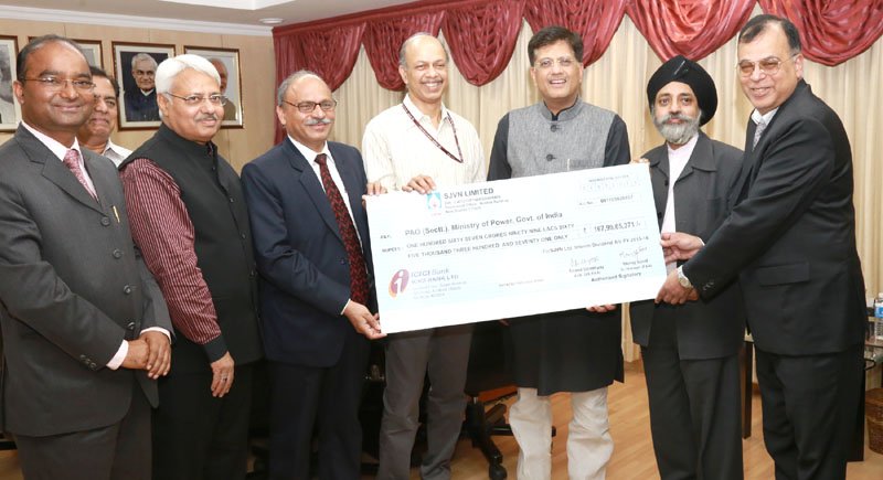 The CMD, Satluj Jal Vidyut Nigam Ltd. (SJVN), Shri R.N. Misra presenting the interim..