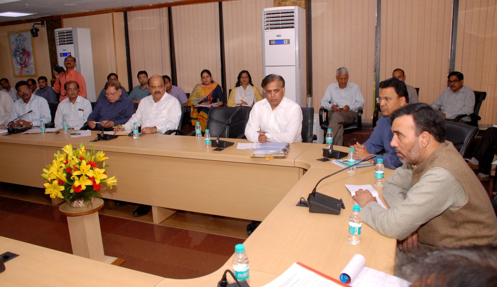 आॅड इवन फाॅर्मूला को लेकर दिल्ली के परिवहन मंत्री श्री गोपाल राय ने आज दिल्ली परिवहन निगम के..