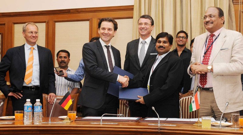 The Joint Secretary, Department of Economic Affairs, Shri S. Selvakumar and the Director General..