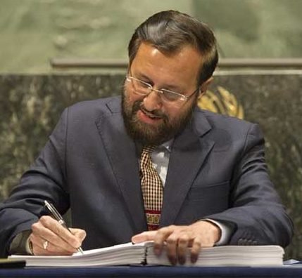 PRAKASH JAVADEKAR SIGNS THE HISTORIC PARIS CLIMATE CHANGE AGREEMENT