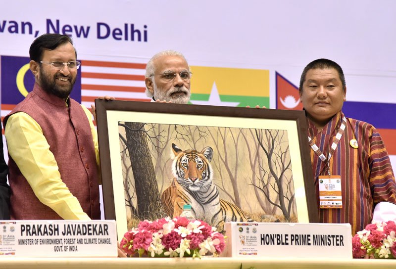 The Prime Minister, Shri Narendra Modi being presented the memento by the..
