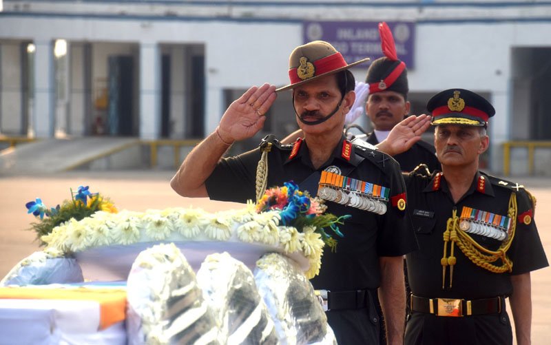 The Chief of Army Staff, General Dalbir Singh paying homage at the mortal remains..