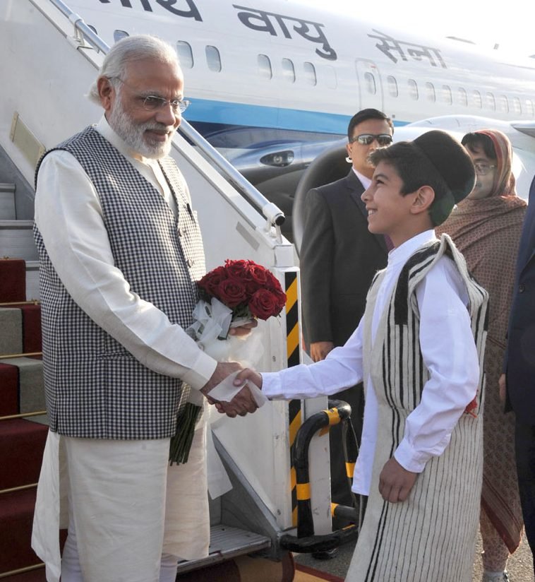 The Prime Minister, Shri Narendra Modi being welcomed on arrival, at Mehrabad..