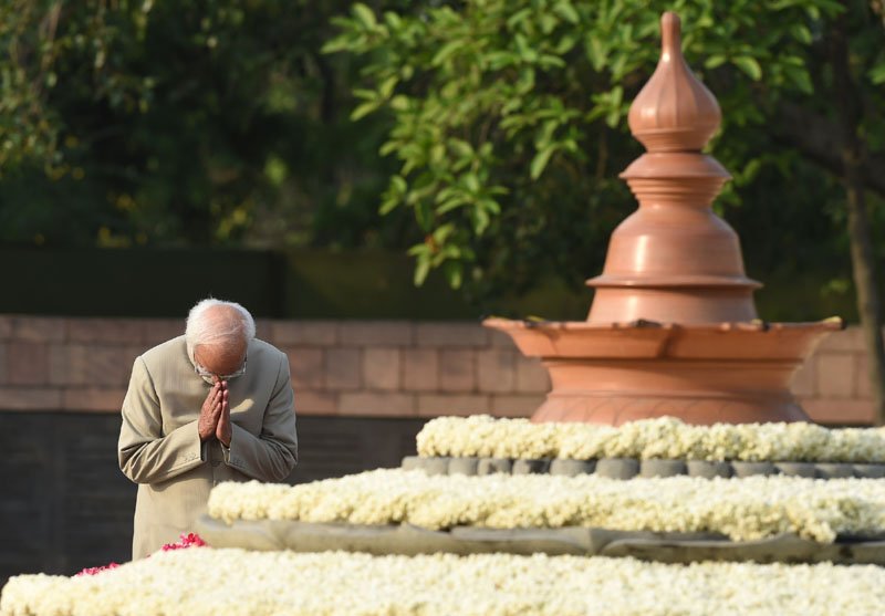 Shri M. Hamid Ansari pays homage at the Samadhi of Late Shri Rajiv Gandhi