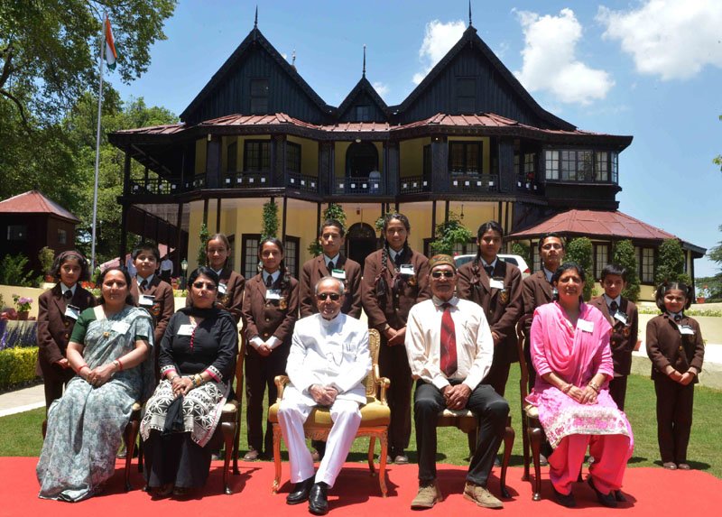 The President, Shri Pranab Mukherjee with the students and staff from Himalayan International ..