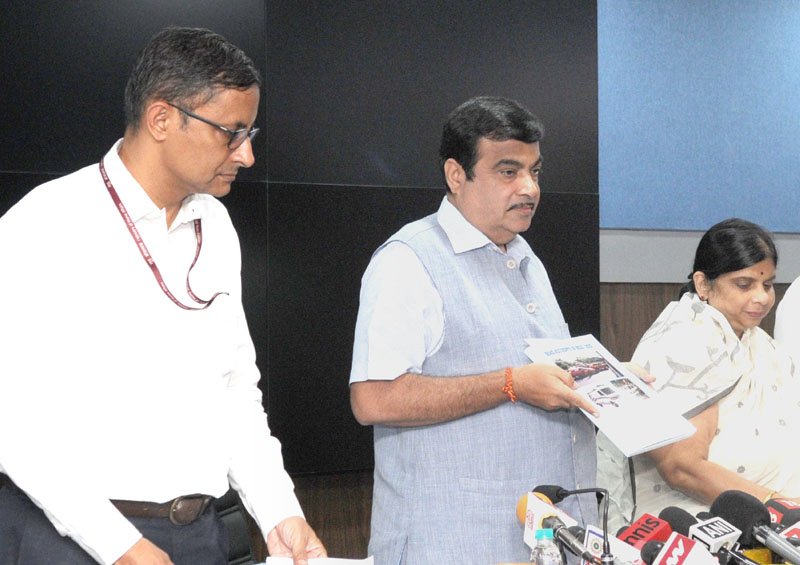 The Union Minister for Road Transport & Highways and Shipping, Shri Nitin Gadkari ..