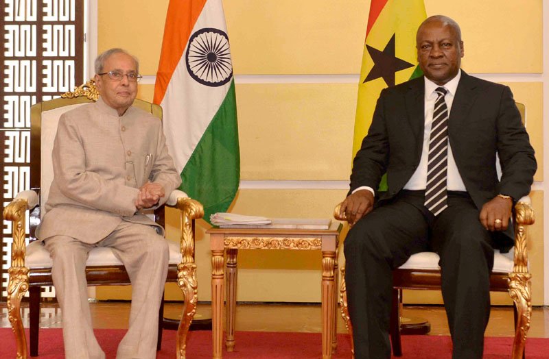 The President, Shri Pranab Mukherjee meeting the President of the Republic of Ghana, Mr. John Dramani Mahama, at Flagstaff House, in Accra, Ghana