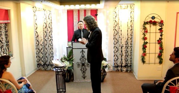 Man Marries His Smartphone at Las Vegas Chapel
