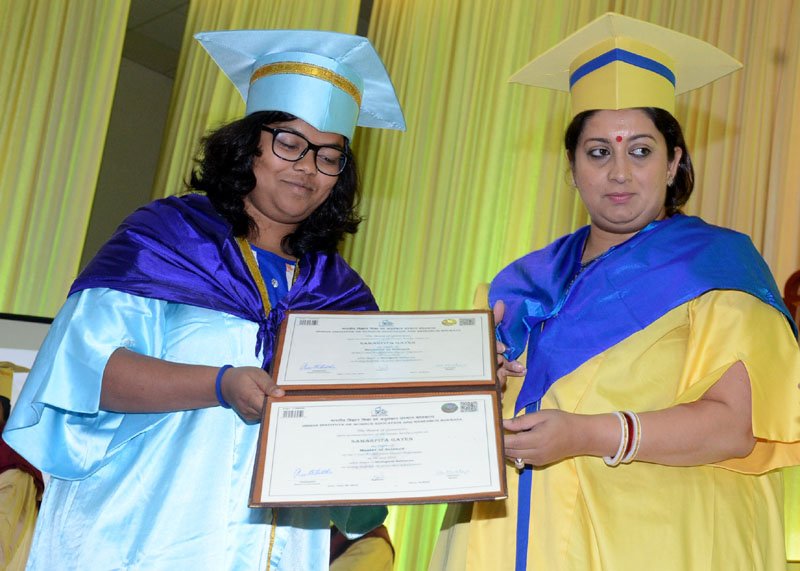 The Union Minister for Human Resource Development, Smt. Smriti Irani presenting ,..
