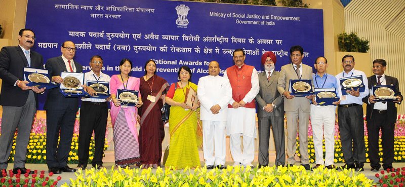 The President, Shri Pranab Mukherjee with the awardees of the National Awards..