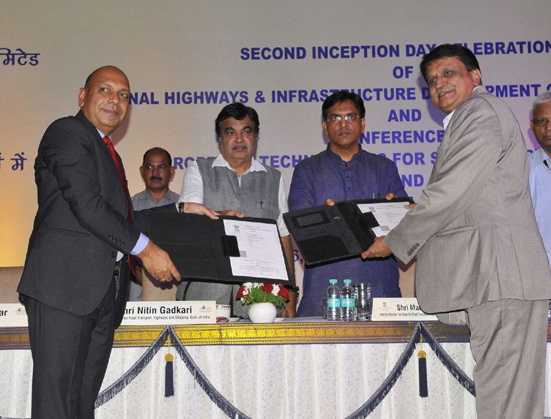 The Union Minister for Road Transport & Highways and Shipping, Shri Nitin Gadkari ..