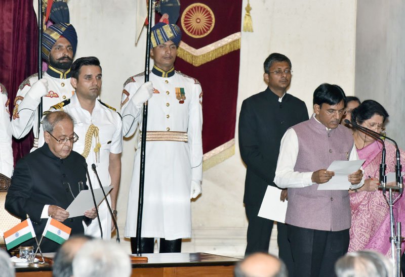 The President, Shri Pranab Mukherjee administering the oath as Minister of State to Shri Mansukh L. Mandaviya, at a Swearing-in Ceremony, at Rashtrapati Bhavan, in New Delhi