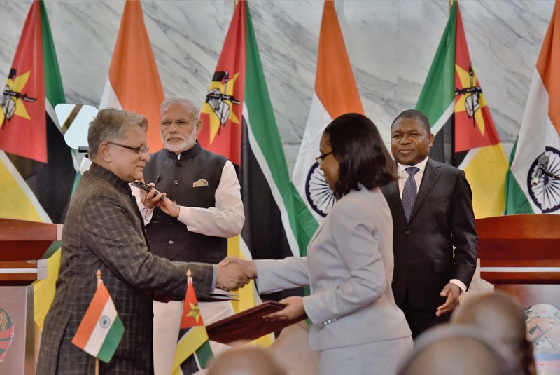 The Prime Minister, Shri Narendra Modi and the President of Mozambique, Mr. Filipe Nyusi witnessing the signing of agreements, at Maputo, Mozambique