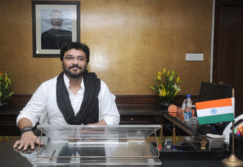 Shri Babul Supriyo taking charge as the Minister of State for Heavy Industry & ..
