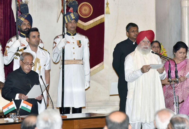 The President, Shri Pranab Mukherjee administering the oath as Minister of State..