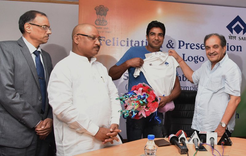 The Union Minister for Steel, Shri Chaudhary Birender Singh conferring the SAIL logo on ..