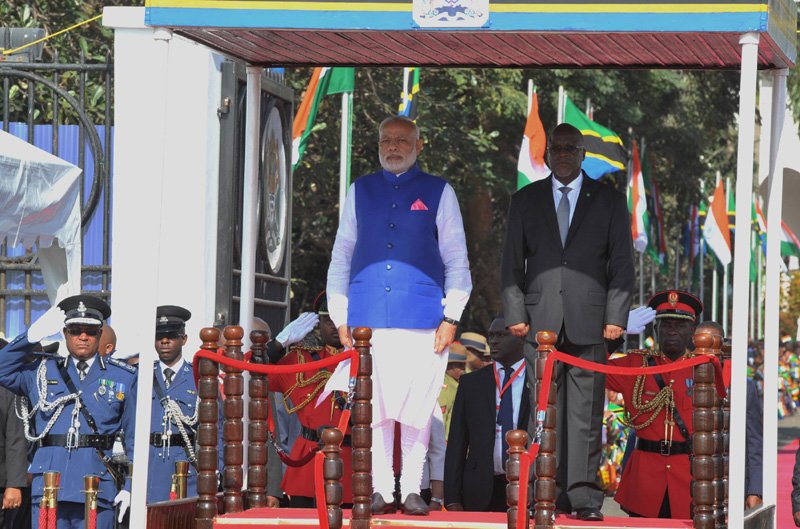 The Prime Minister, Shri Narendra Modi at the ceremonial welcome, at the State House, in Dar es Salaam, Tanzania