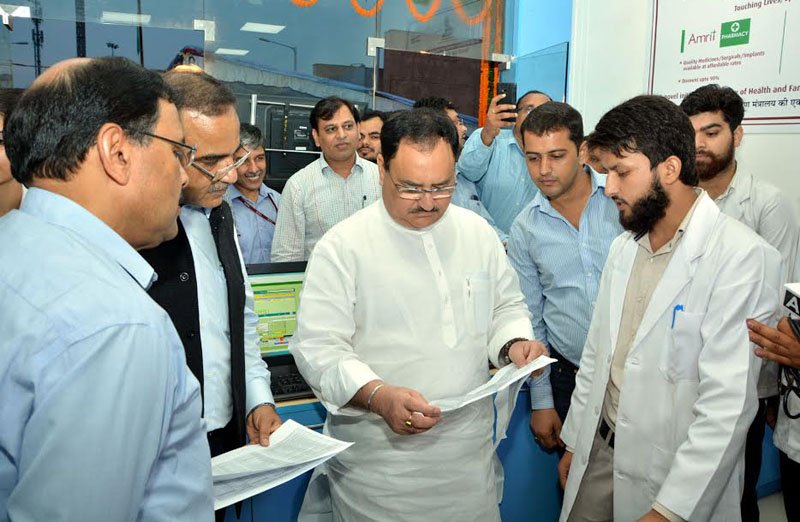 The Union Minister for Health & Family Welfare, Shri J.P. Nadda inaugurating the AMRIT Pharmacy, at Safdarjung Hospital, in New Delhi