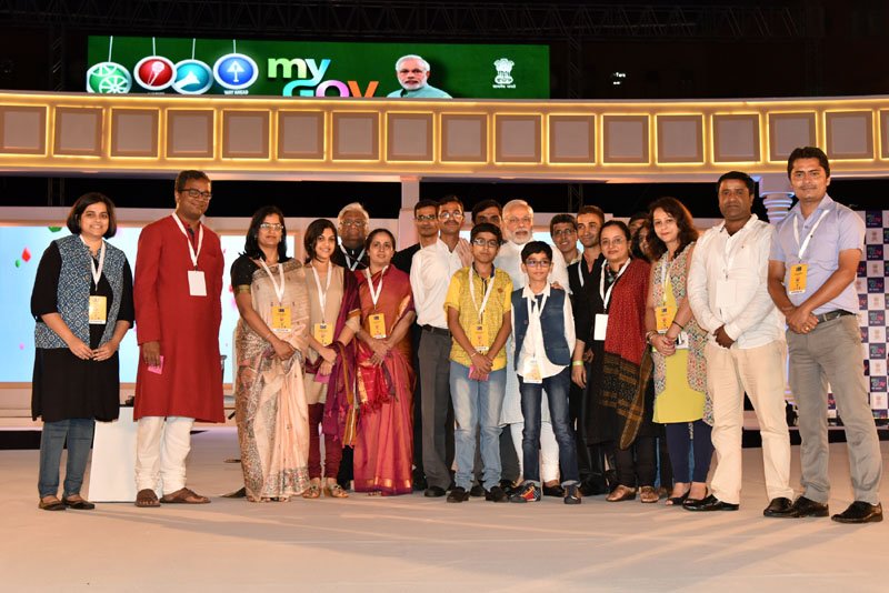 The Prime Minister, Shri Narendra Modi with the contributors to the ..