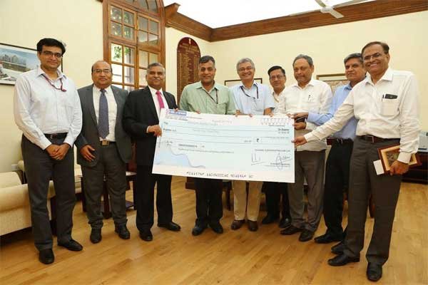 REC contributes Rs 25 crore towards “Swachh Bharat Kosh”