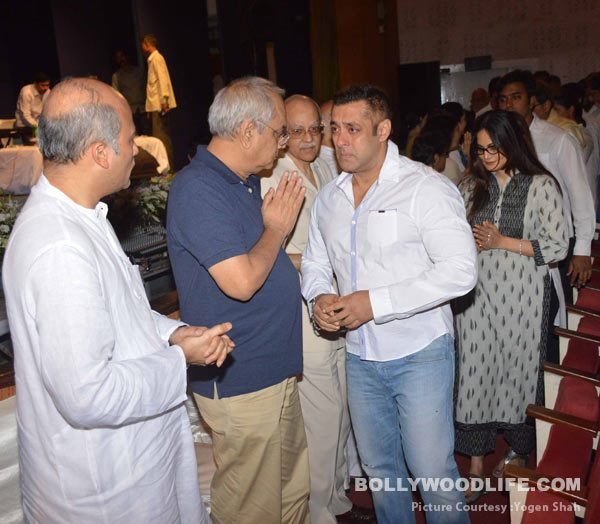 SALMAN KHAN BREAKS DOWN AT RAJJAT BARJATYA’S PRAYER MEET HELD YESTERDAY