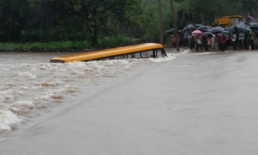 RAIN CREATES FLOOD LIKE SITUATION IN RAJASTHAN ,40 SCHOOL KIDS RESCUED AFTER BUS FELL INTO RIVER