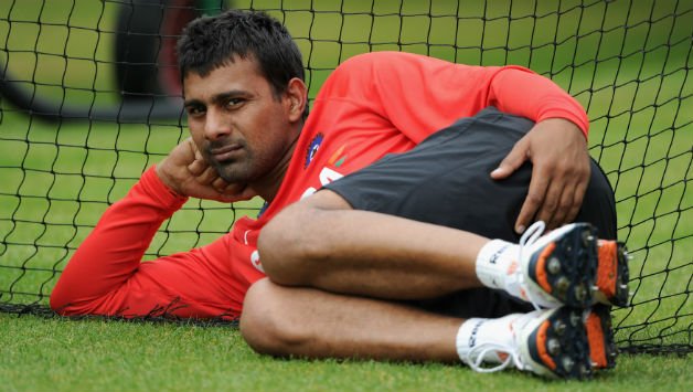 CRICKETER PRAVEEN KUMAR JOINS SAMAJWADI PARTY