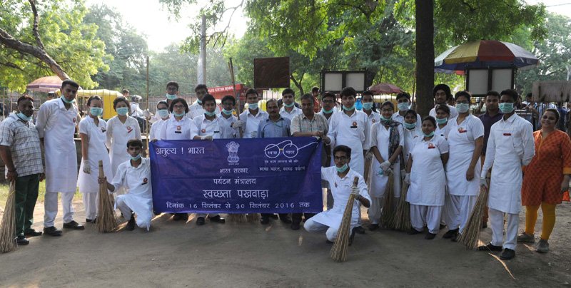 Officials, staff and students from the Ministry of Tourism’s institutions ..