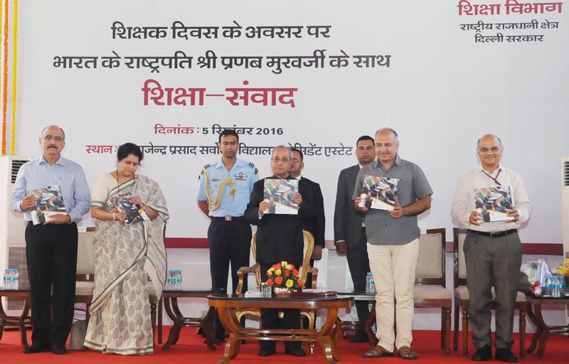 The President, Shri Pranab Mukherjee releasing a Booklet “Umang 2015”,..