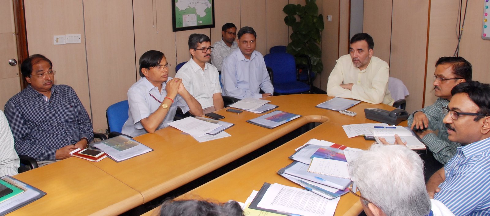 गोपाल राय ने बर्ड फ्लू को देखते हुए कोआर्डीनेशन कमेटी के साथ समीक्षा बैठक की