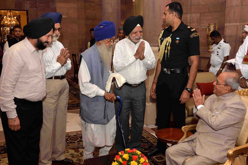The President, Shri Pranab Mukherjee receiving Diwali Greetings from all walks of life, at Rashtrapati Bhavan, in New Delhi