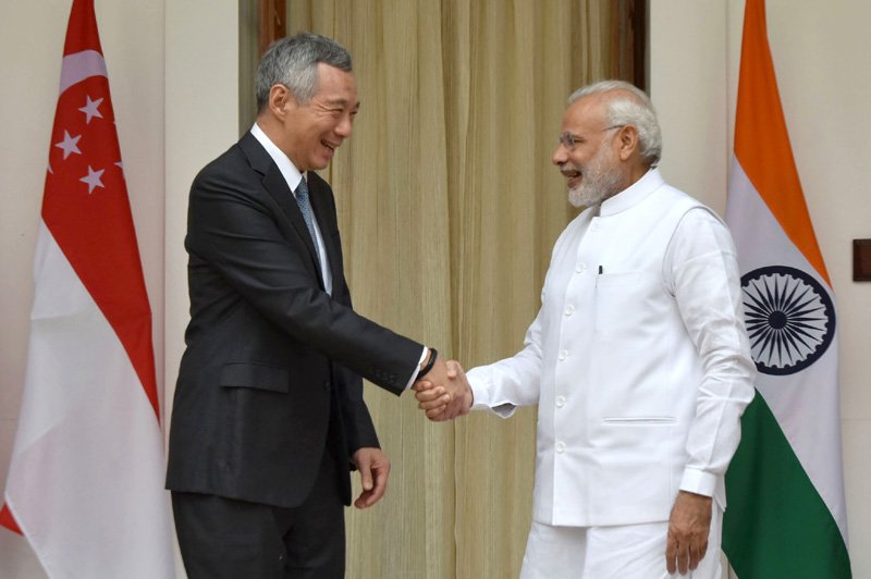 The Prime Minister, Shri Narendra Modi with the Prime Minister of Singapore, ..