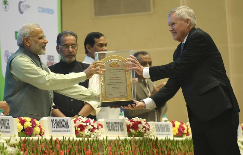 The Prime Minister, Shri Narendra Modi honouring the World Food Awardees ..