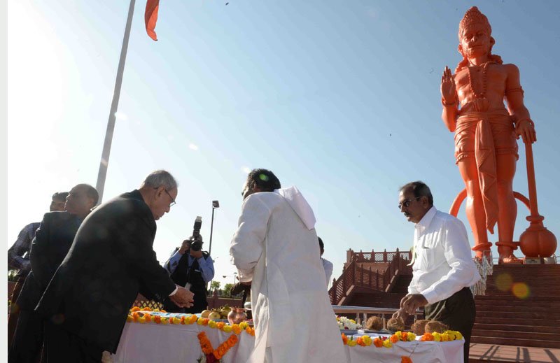 The President, Shri Pranab Mukherjee visiting the Hanuman temple, at..