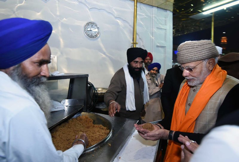 The Prime Minister, Shri Narendra Modi visiting the Golden Temple, in Amritsar, Punjab