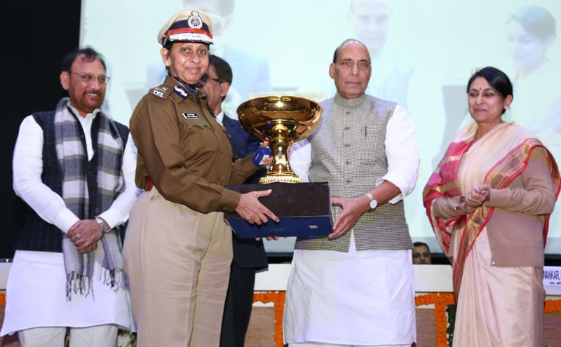 The Union Home Minister, Shri Rajnath Singh presenting a trophy instituted..