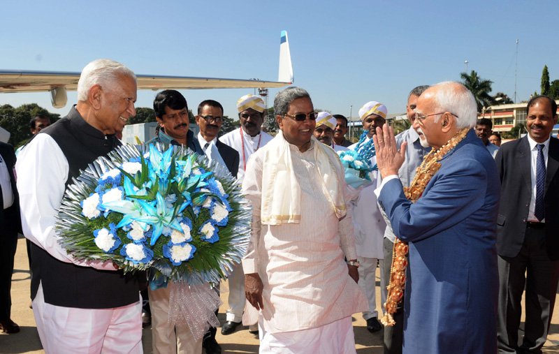The Vice President, Shri M. Hamid Ansari being bid farewell by the ..
