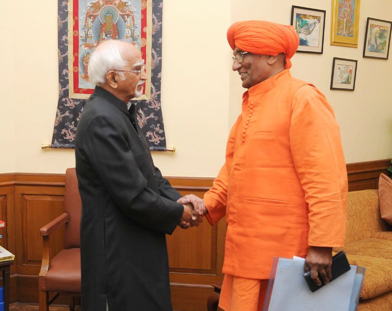 The former Member of Legislative Assembly, Haryana and the founder of Bonded Labour Liberation Front, Swami Agnivesh calling on the Vice President, Shri M. Hamid Ansari, in New Delhi