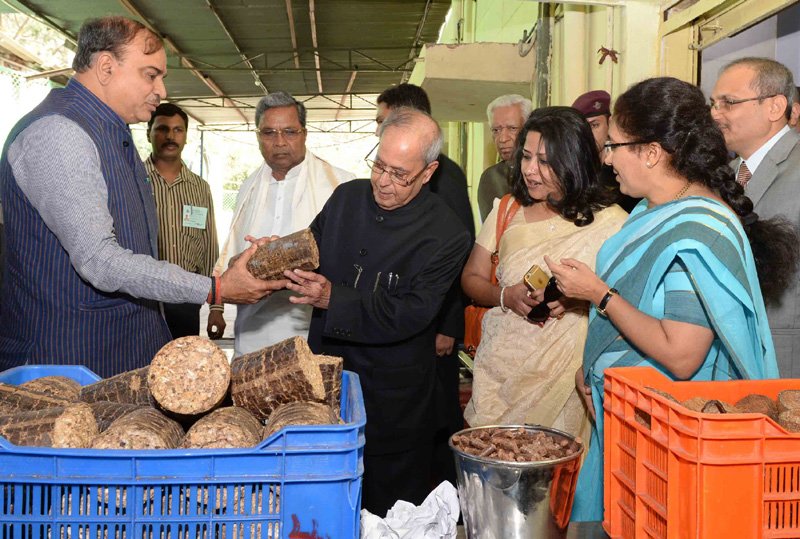 The President, Shri Pranab Mukherjee visiting the Adamya Chetana-Midday Meal..