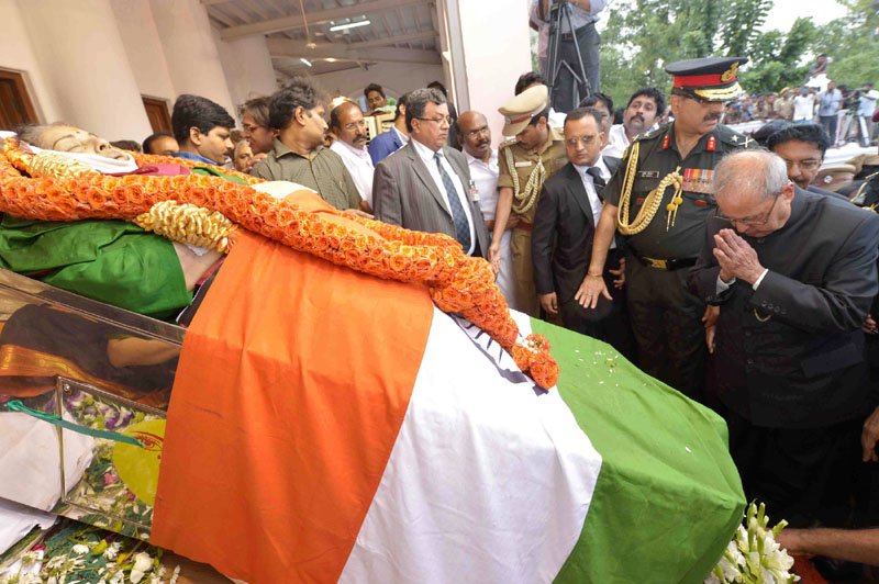 The President, Shri Pranab Mukherjee paying tributes to the mortal remains of Ms. J. Jayalalithaa, in Chennai