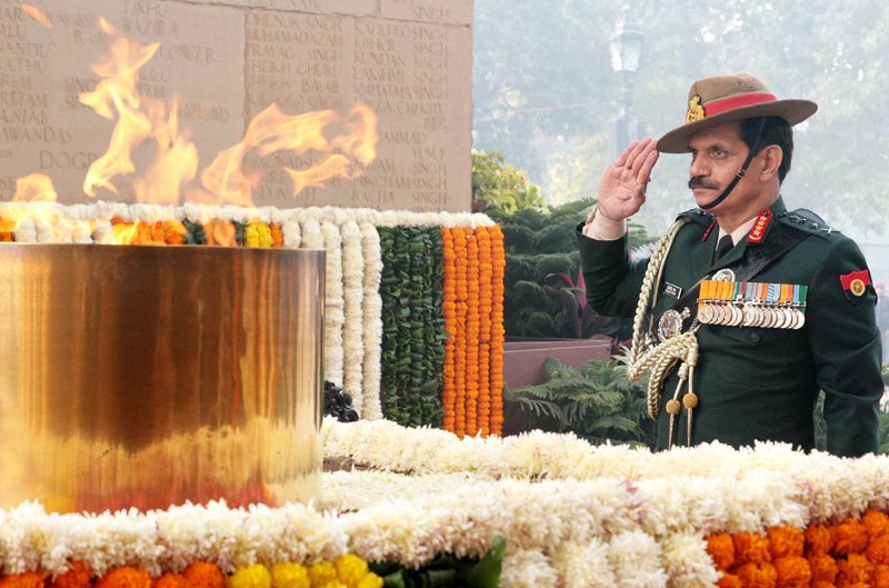 General Dalbir Singh paying homage at Amar Jawan Jyoti, India Gate..
