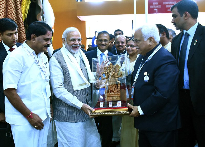 The Prime Minister, Shri Narendra Modi being presented a memento..