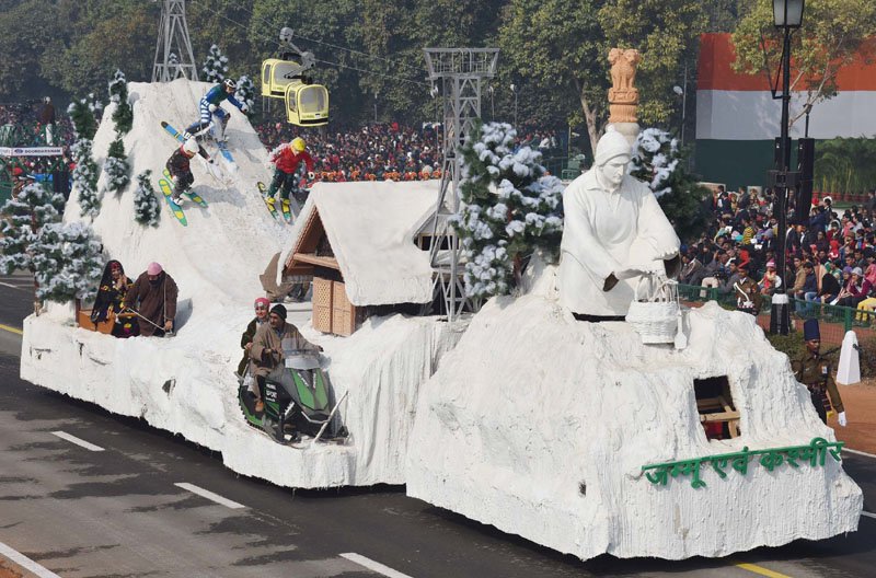 The tableau of Jammu & Kashmir passes through the Rajpath during ..