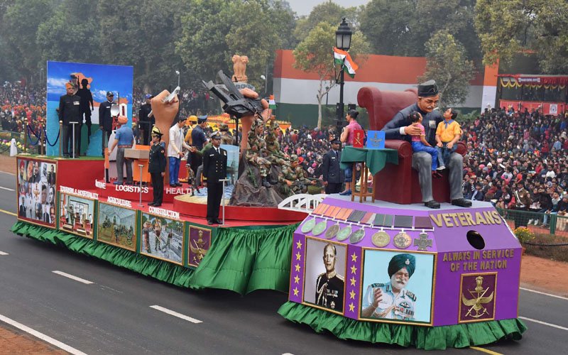 The tableau of the VETERANS passes through the Rajpath