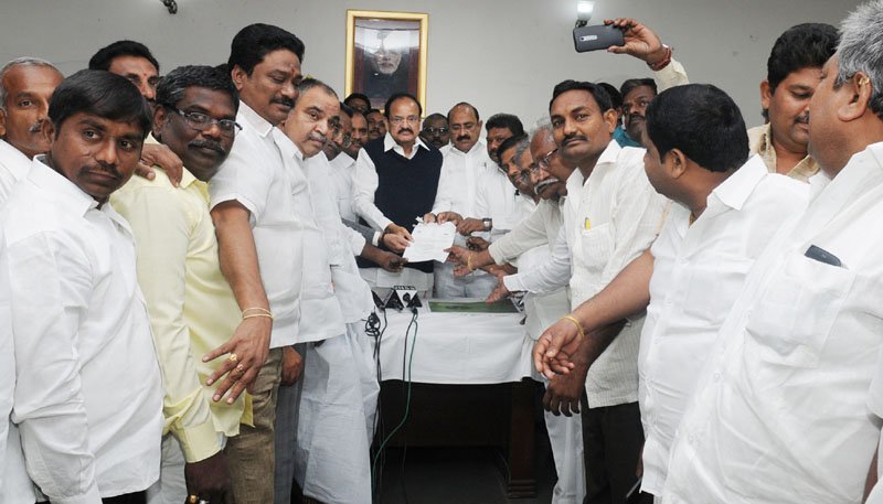 The Amaravati farmers delegation along with the Ministers of ..