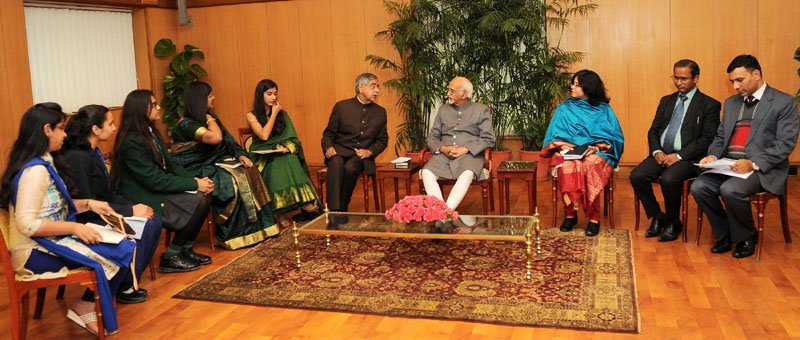 The Vice President, Shri M. Hamid Ansari interacting with the winners of ..
