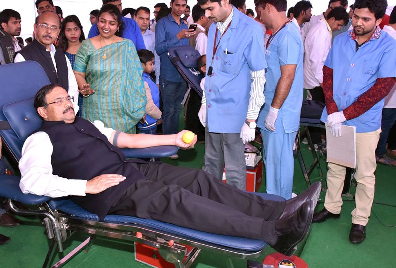 The Secretary (Health and Family Welfare), Shri C.K. Mishra donating..